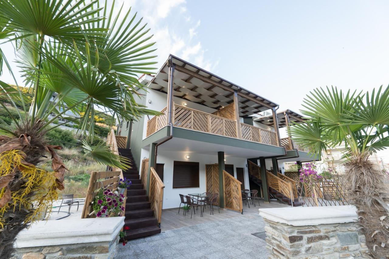 Mad'S Villas Néa Péramos Exterior foto