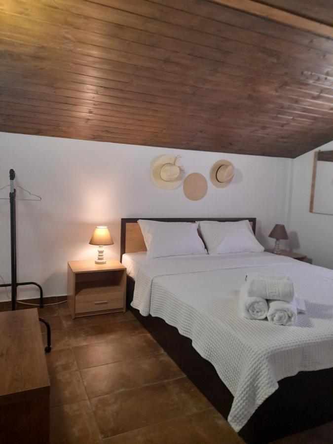 Mad'S Villas Néa Péramos Zimmer foto
