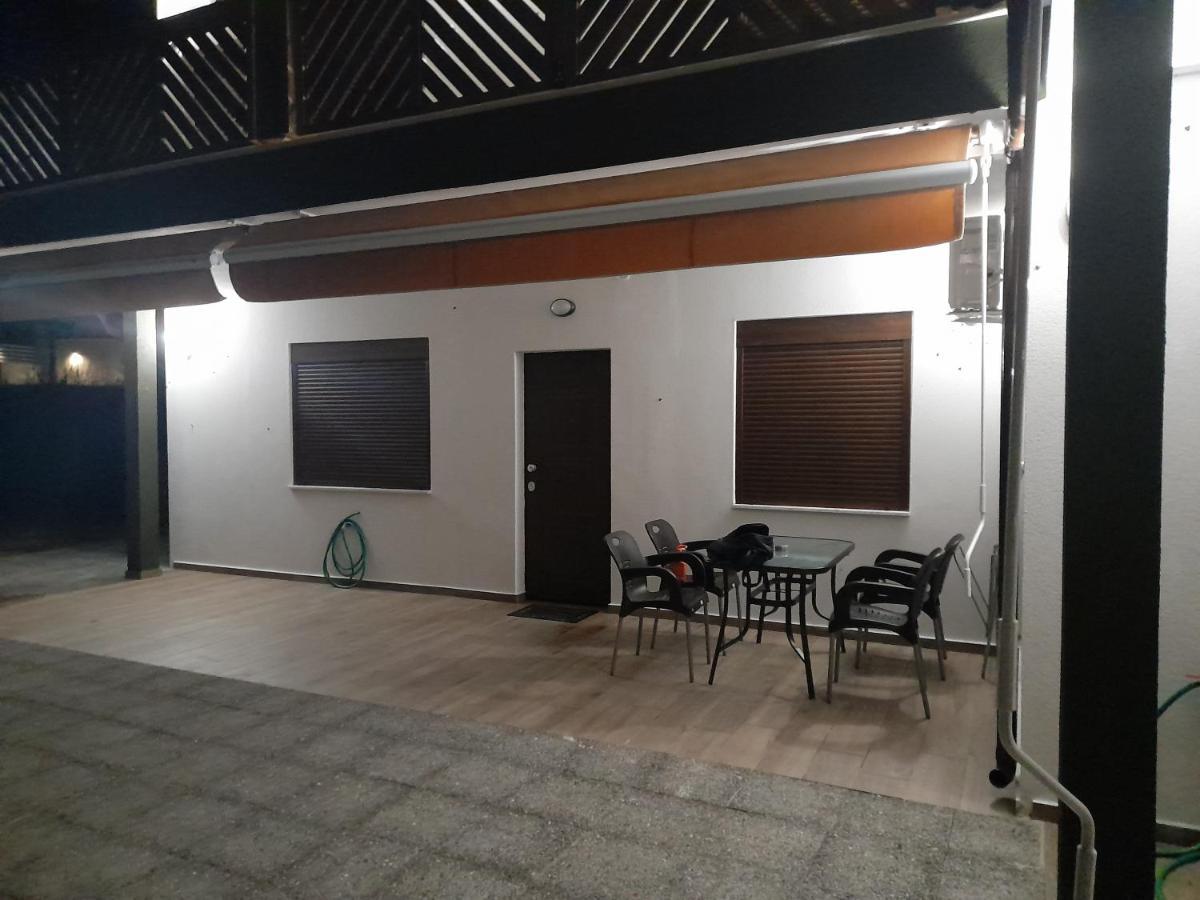 Mad'S Villas Néa Péramos Zimmer foto