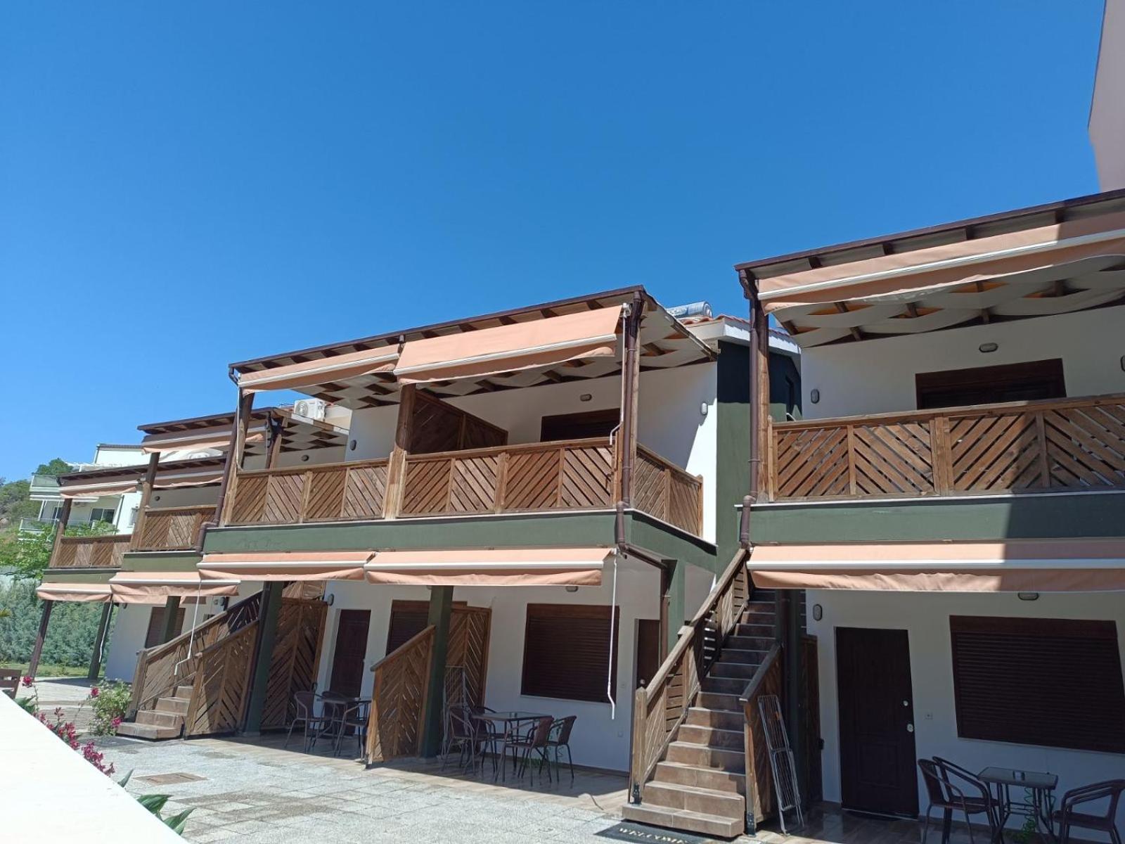 Mad'S Villas Néa Péramos Exterior foto