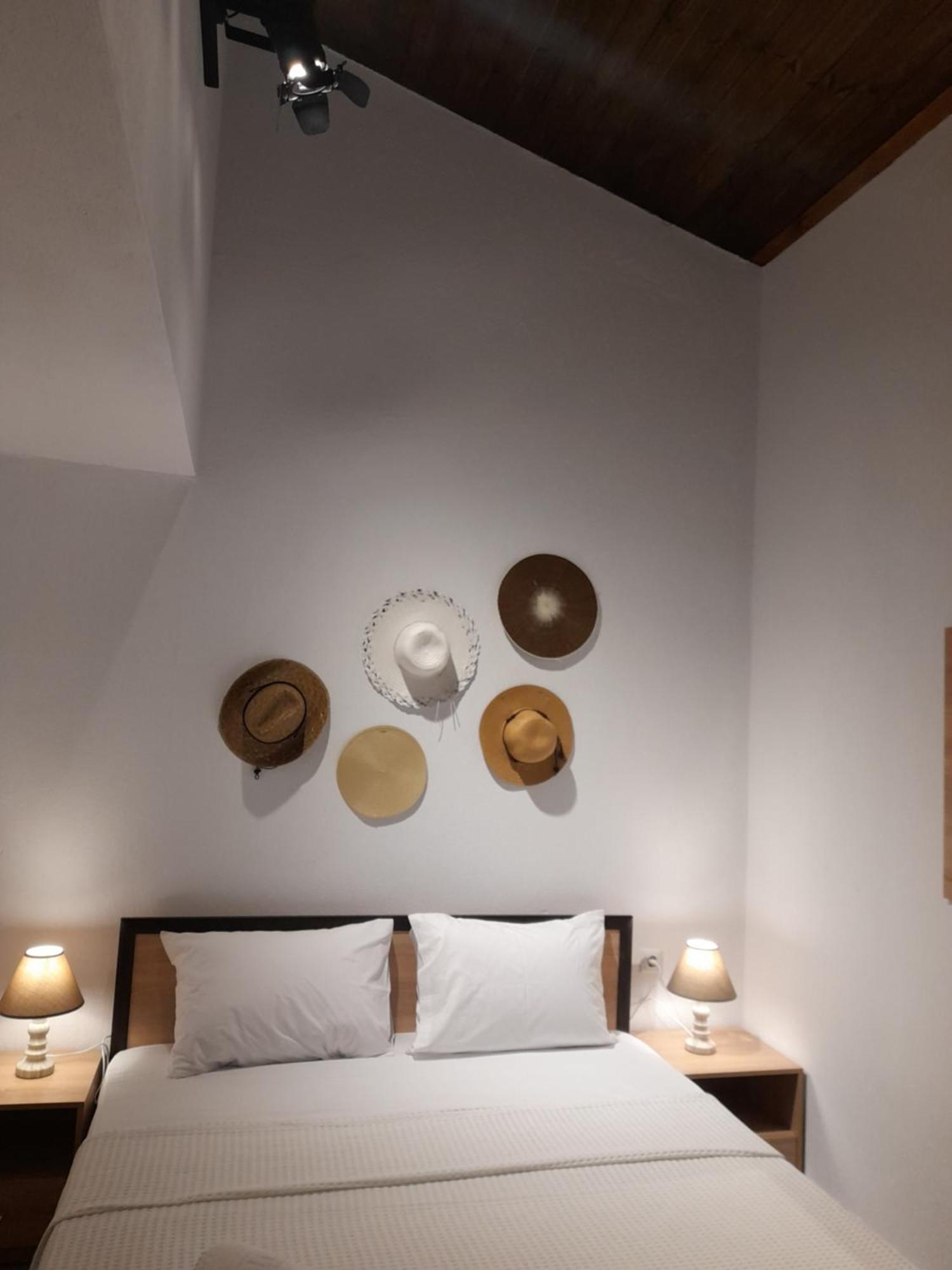 Mad'S Villas Néa Péramos Zimmer foto